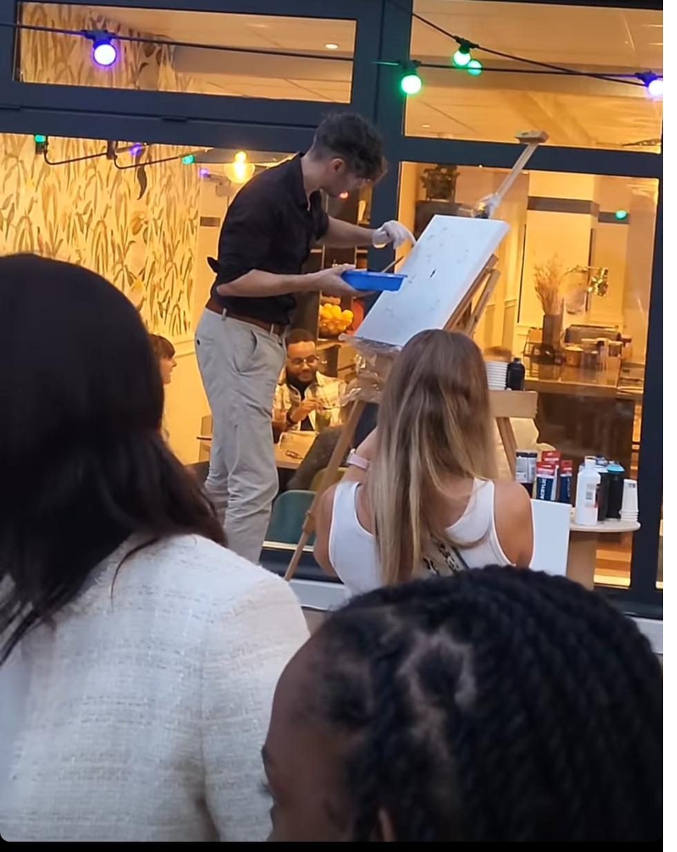 Création en direct devant un public
